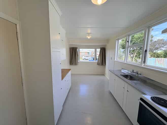 64 Lipscombe Crescent, Havelock North