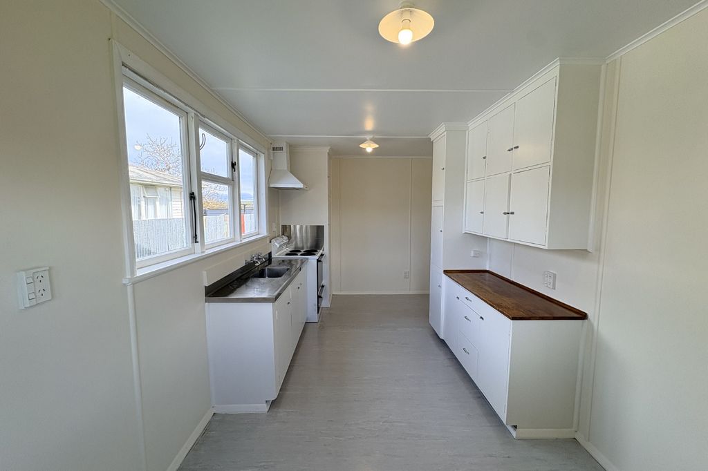 2 Bedroom Home Recently Refreshed 3