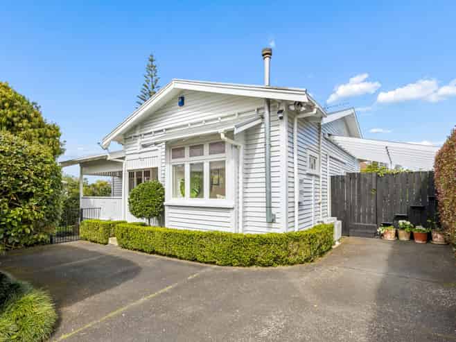 1B Segar Avenue, Mount Albert