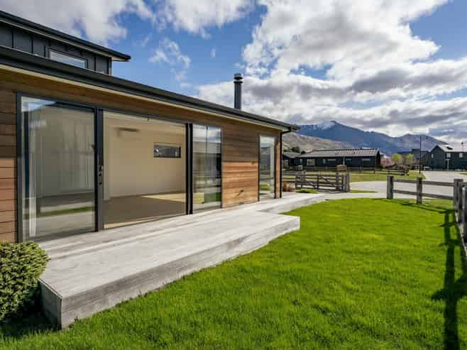 5 Wallace Place, Wanaka