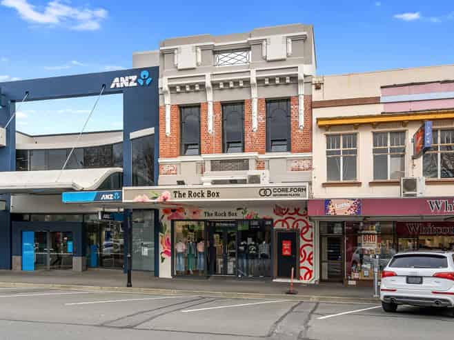 Trafalgar Street - position, income, and presence