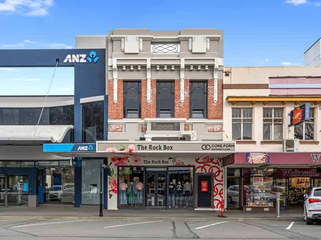 Trafalgar Street - position, income, and presence