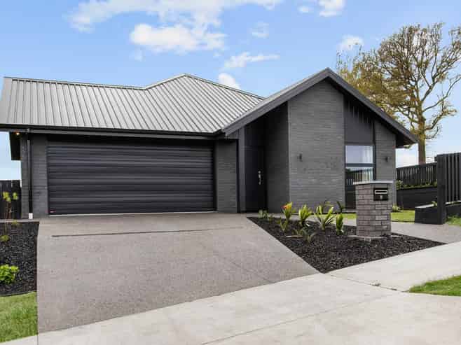 8 Akakura Terrace, Fitzroy