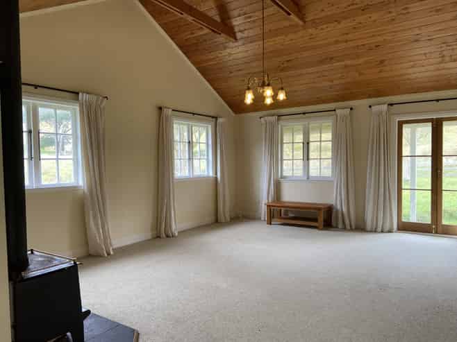 525 Muritai Road (Cottage), Eastbourne
