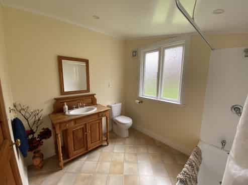 525 Muritai Road (Cottage), Eastbourne