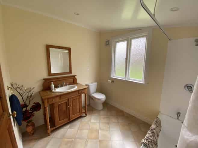 525 Muritai Road (Cottage), Eastbourne