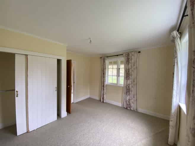 525 Muritai Road (Cottage), Eastbourne