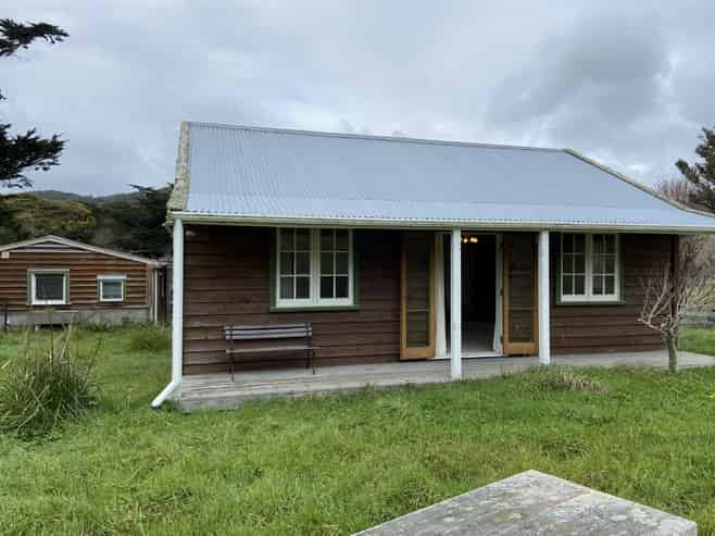 525 Muritai Road (Cottage), Eastbourne