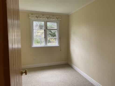 525 Muritai Road (Cottage), Eastbourne