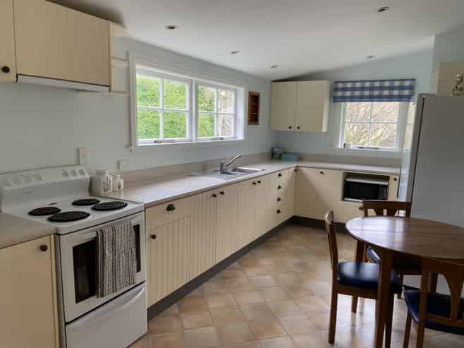 525 Muritai Road (Cottage), Eastbourne