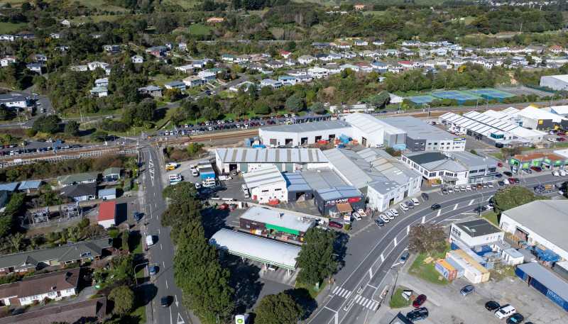 98 Main Road, Tawa