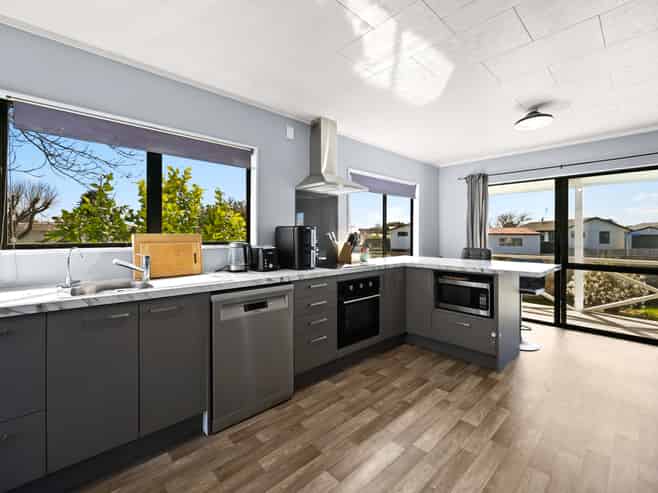 391 Kahikatea Drive, Dinsdale