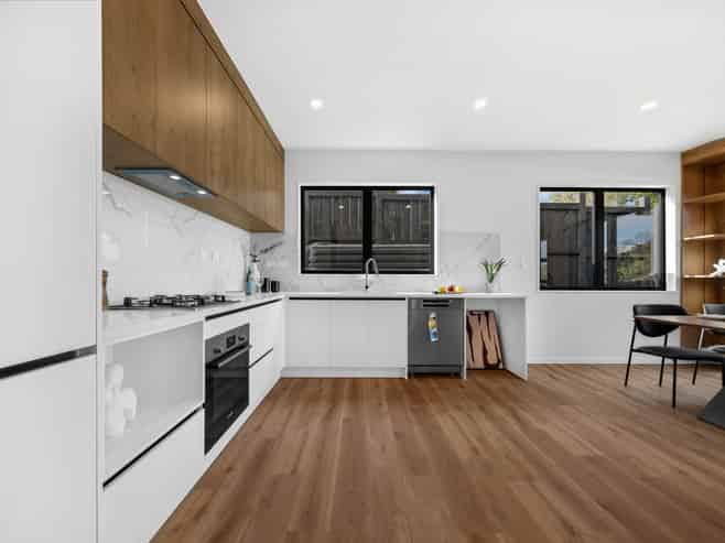 10A Sandgate Avenue, Botany Downs