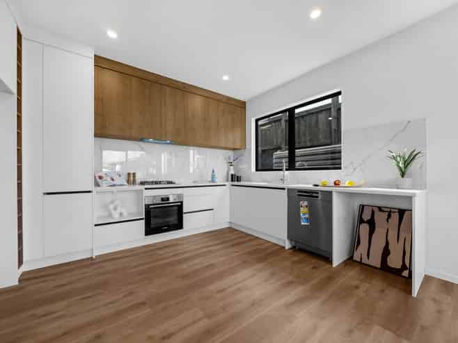 10A Sandgate Avenue, Botany Downs