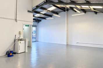 Ferry Road Exposure | Versatile Space