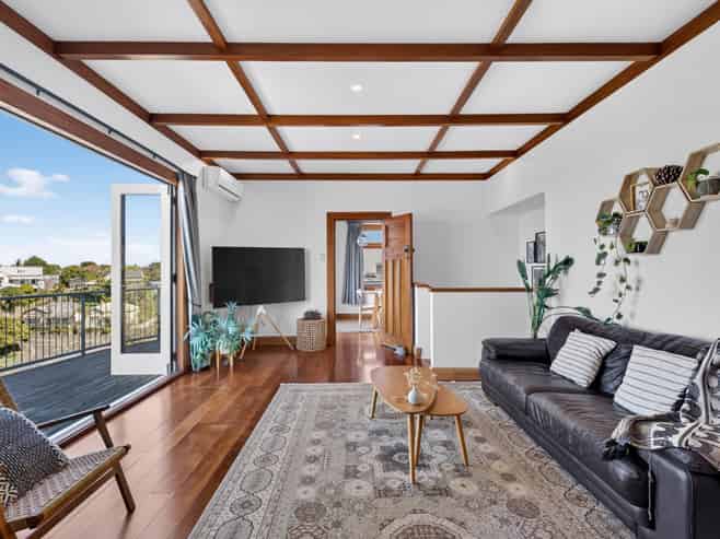 8 Harvey Road, Bluff Hill