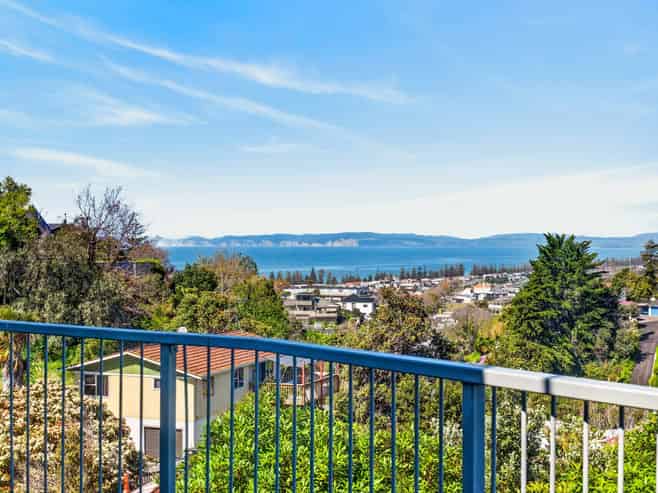 8 Harvey Road, Bluff Hill