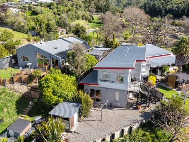 Tombstone Lodge – property and business