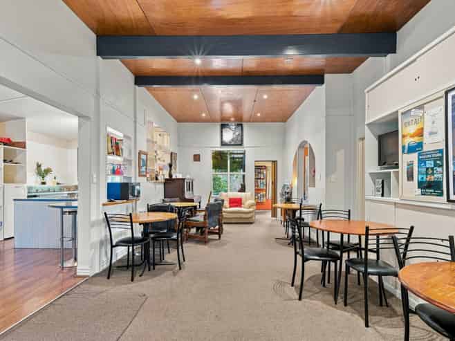 Tombstone Lodge – property and business