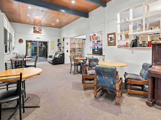 Tombstone Lodge – property and business