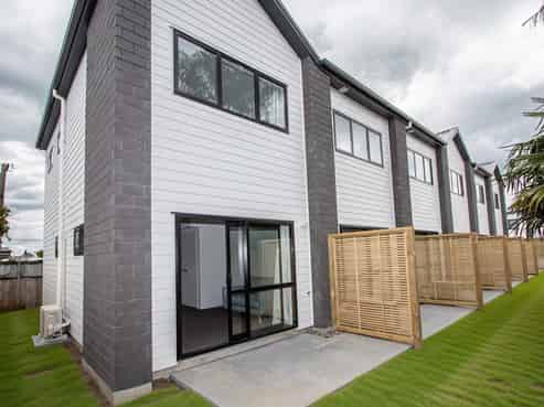 8/17 Lyon Street, Frankton