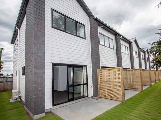 8/17 Lyon Street, Frankton