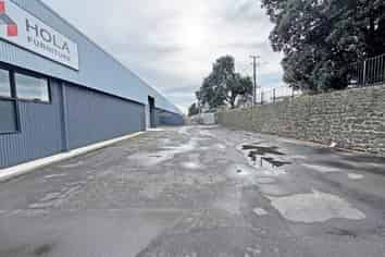 HIGH-PROFILE WAREHOUSE / SHOWROOM UNIT
