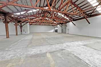 HIGH-PROFILE WAREHOUSE / SHOWROOM UNIT
