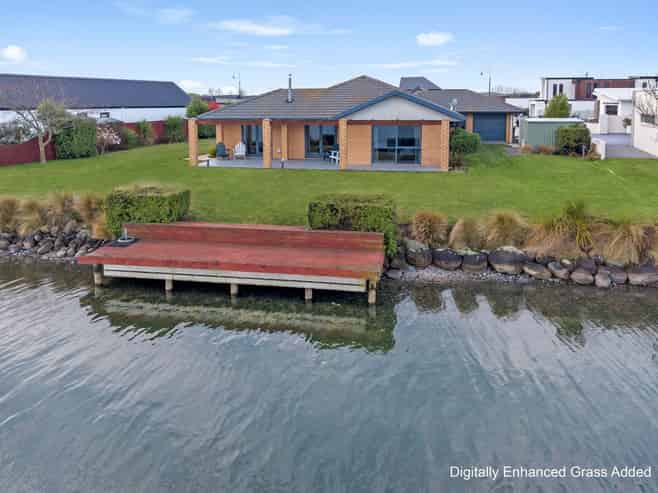 8 Penbury Close, Huntingdon/Lake Hood