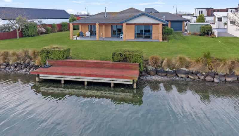8 Penbury Close, Huntingdon/Lake Hood