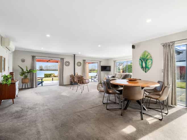 8 Penbury Close, Huntingdon/Lake Hood