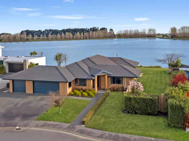 8 Penbury Close, Huntingdon/Lake Hood