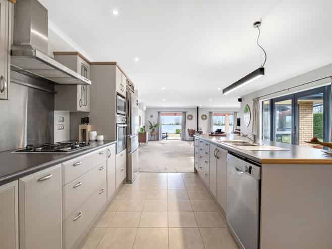 8 Penbury Close, Huntingdon/Lake Hood