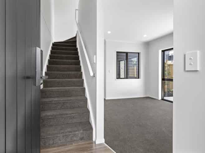 2/12 Charlemont Street, Whitiora