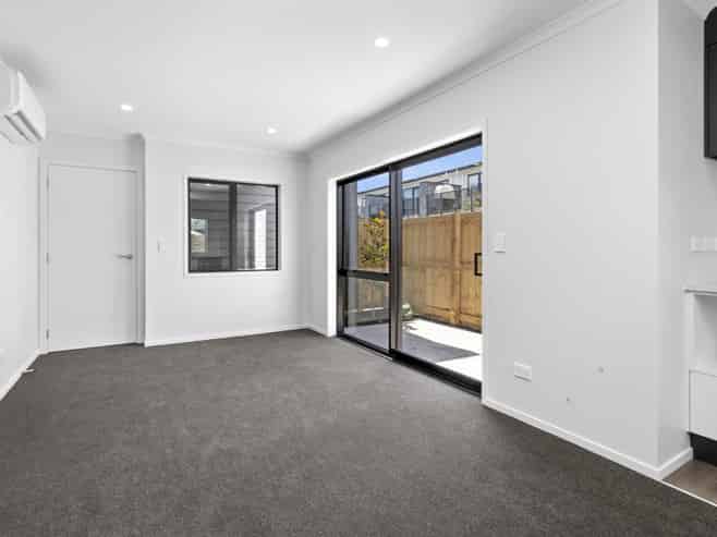 2/12 Charlemont Street, Whitiora
