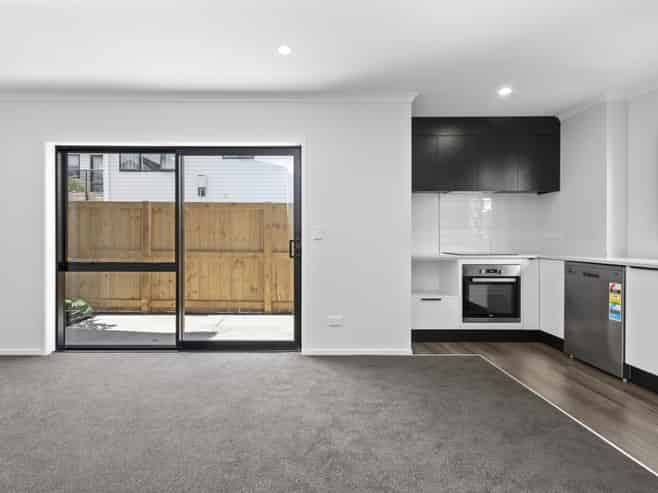 2/12 Charlemont Street, Whitiora