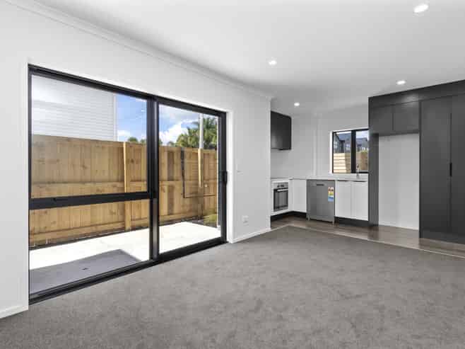 2/12 Charlemont Street, Whitiora