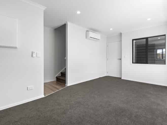 2/12 Charlemont Street, Whitiora
