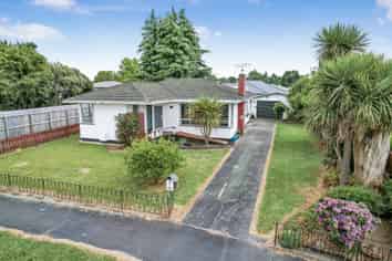 7 Bruce Avenue, Glenview