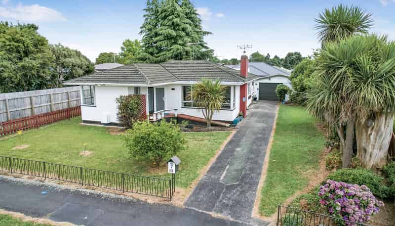 7 Bruce Avenue, Glenview