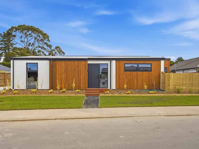 23 Carnaveron Drive, Lincoln