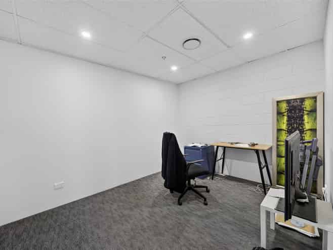 Refurbished City Fringe Office, Showroom & Retail