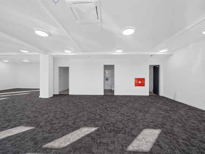 Refurbished City Fringe Office, Showroom & Retail
