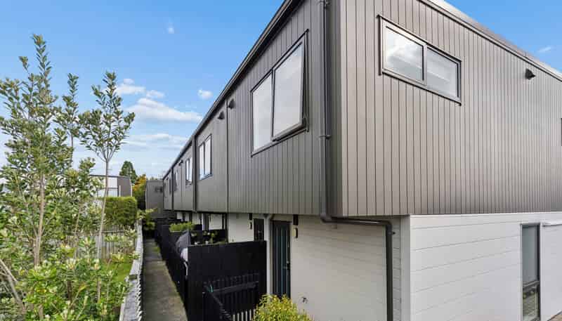 4/2 Stokes Avenue, Te Atatu Peninsula