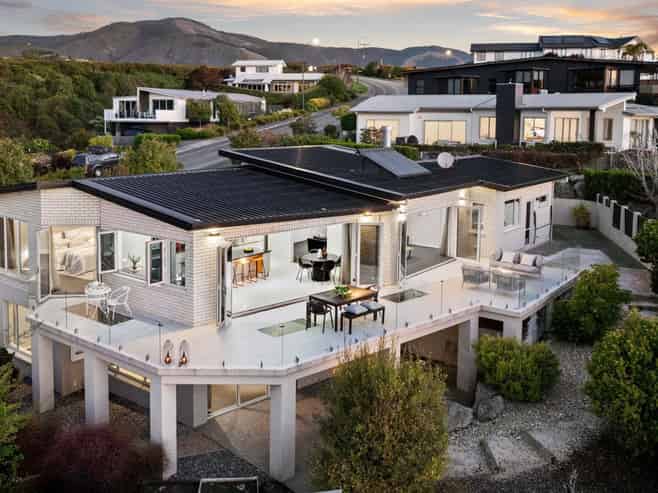 32 Highview Drive, Wakatu