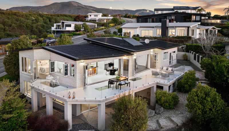 32 Highview Drive, Wakatu