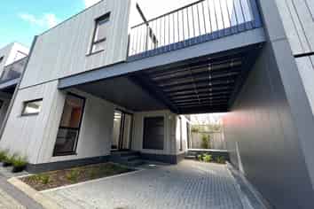 18A Montgomery Avenue, Belmont