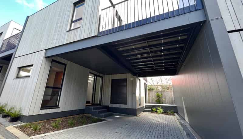 18A Montgomery Avenue, Belmont