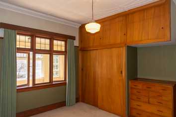 32 Garfield Avenue, Roslyn