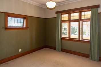 32 Garfield Avenue, Roslyn